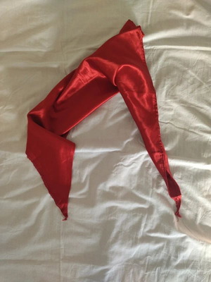 Triangular red scarf like new