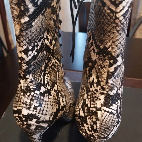 Snake print ankle boots new, size 39, stiletto heels