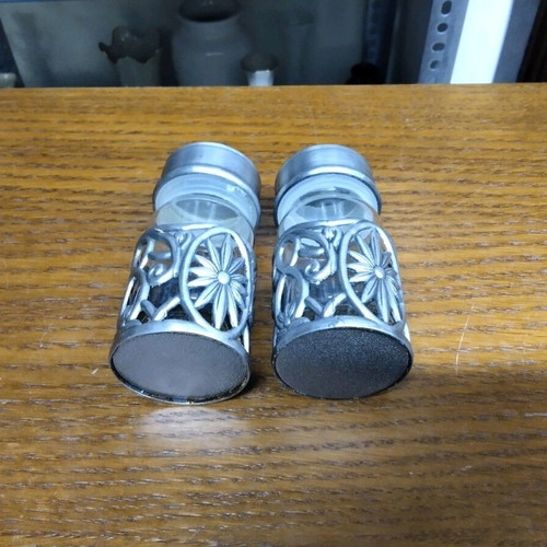 Salt and pepper set from tin like new, 2 pieces 10x4x4 cm