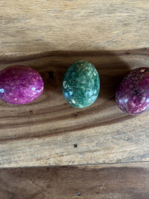Collectible decorative eggs from semi-precious stones, set of 3 like new