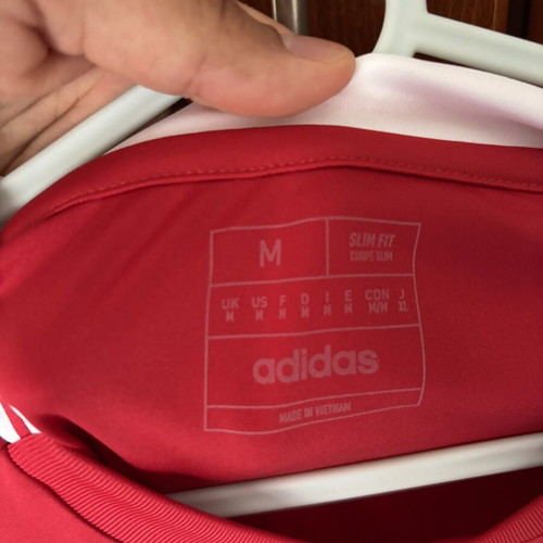Manchester United jersey new, authentic, size Medium