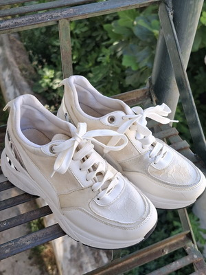 Athletic shoes used with platform sole, size 37, white and silver