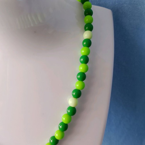 Handmade green beaded spring and summer necklace new