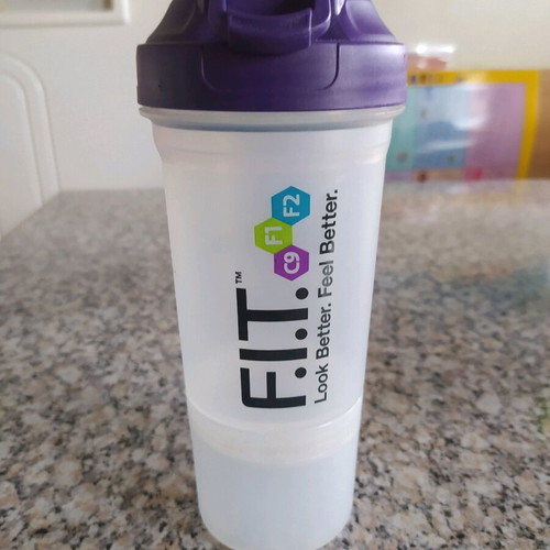 Shaker like new with separate compartment for liquids and solids 350ml