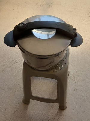 Χύτρα ταχύτητας Fissler μεταχειρισμένη 8 λίτρων χωρίς λαβή καπακιού