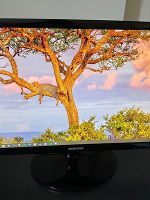 Samsung S24D330H 24" Full HD οθόνη σαν καινούργια