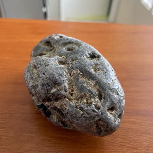 Natural stone with quartz veins new, decorative