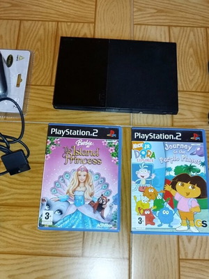PlayStation 2 slim употребяван с два контролера и две игри