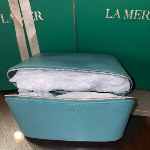La Mer toiletry bag new turquoise