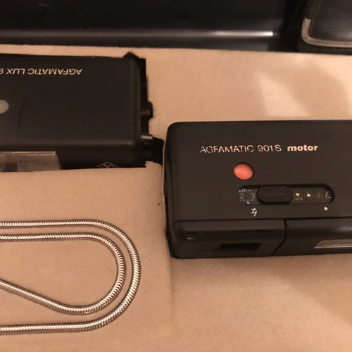 Agfamatic 901S vintage camera used with flash and case complete set