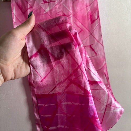 Italian scarf pink with water pattern used
