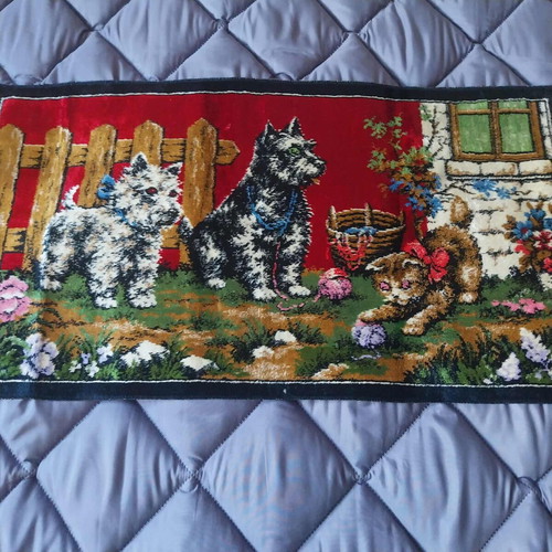 Vintage plush wall rug with puppies and cat used, 96x51 cm