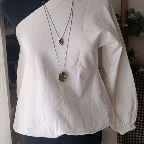 White one-shoulder top like new, size Small/Medium