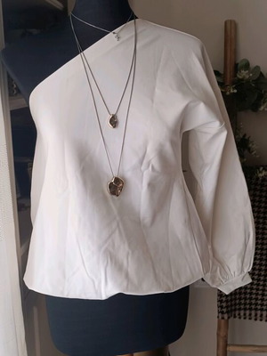 White one-shoulder top like new, size Small/Medium