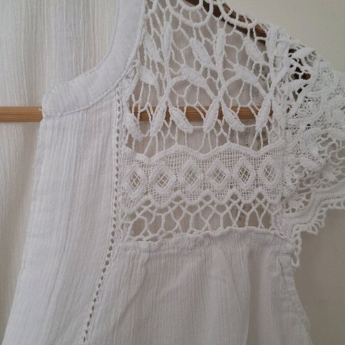 Stradivarius white cotton shirt like new with lace details