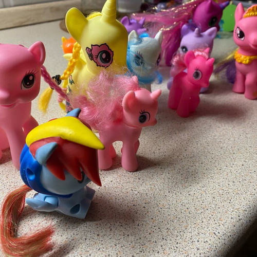 Pony figures all together