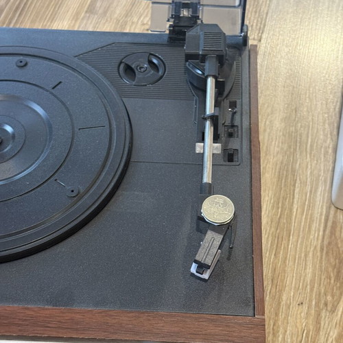 Denver VPR190mk turntable with radio and aux
