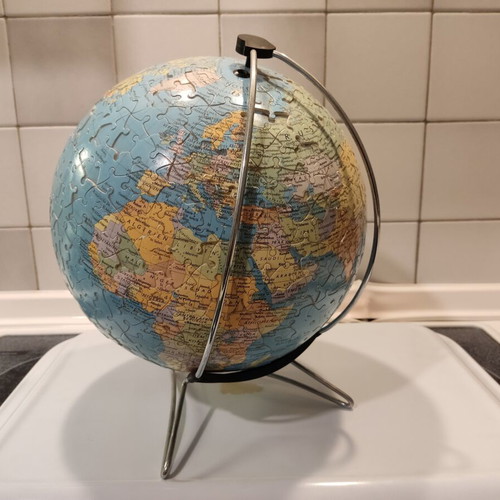 Ravensburger 3D globe puzzle, 20cm diameter, 540 pieces