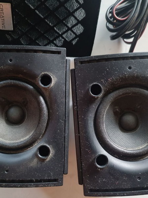 Creative surround speakers like new