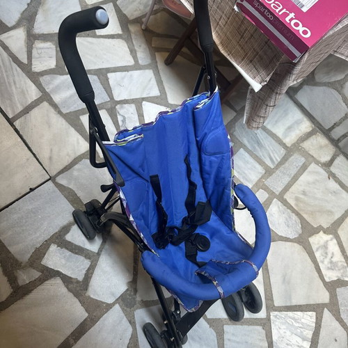 Lightweight baby stroller with easy fold