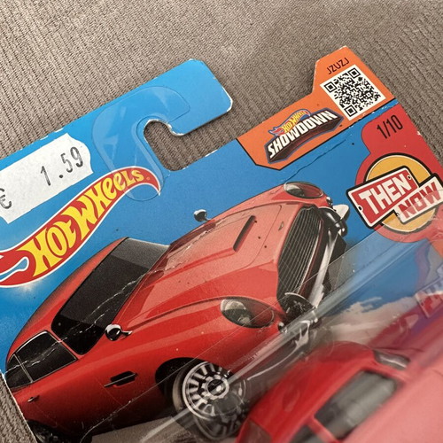 Hot Wheels Aston Martin 1963 DB5 diecast car