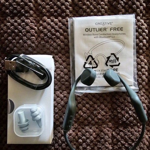 Creative Bluetooth headphones unused