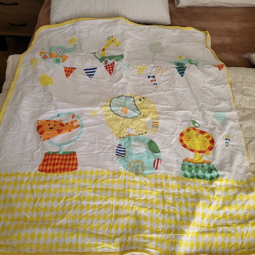 Children's quilt like new, thin