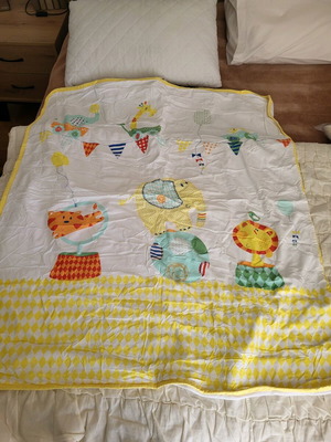 Children's quilt like new, thin
