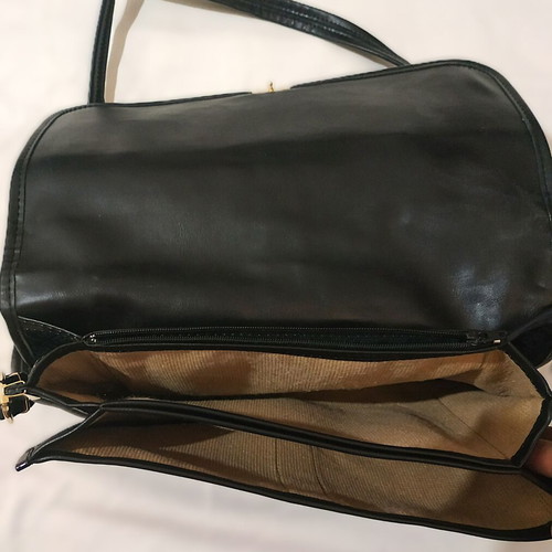 Women's shoulder bag used, black, with inner compartments