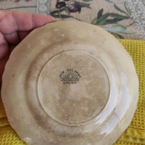 Porcelain decorative plate J&G Meakin handmade 1970 like new, 17cm