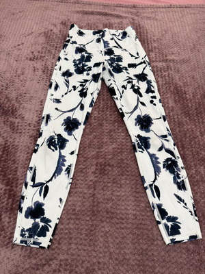 Athleta Blue Floral 7/8 Women's Leggings like new