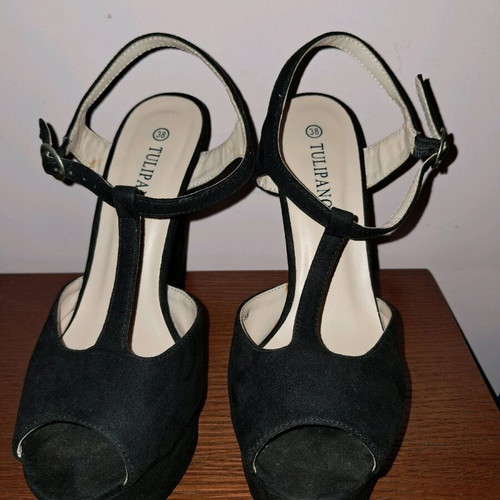Tulipano high-heeled shoes size 38 black like new, suede texture