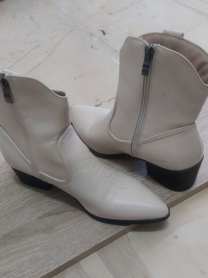 Cowboy boots white size 39 like new