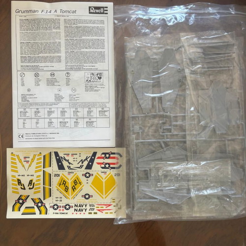 Revell Grumman F-14A Tomcat model kit 1:72 scale