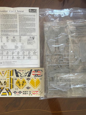 Revell Grumman F-14A Tomcat model kit 1:72 scale