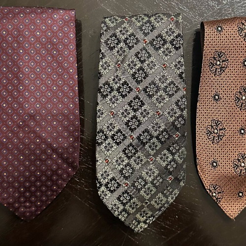 Set of 3 Vintage Men's Ties like new with Classic Patterns