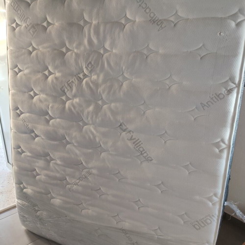 Fyliana Antibacterial Mattress 160x200 like new, slight tear