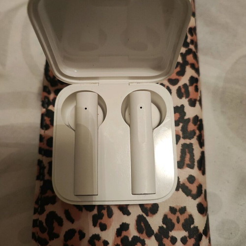 Xiaomi MI aTrue Wireless Earphone 2Basic earbuds like new