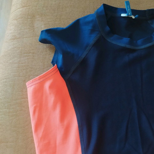 O'neill sun protection shirt like new, XS/S size, colorful