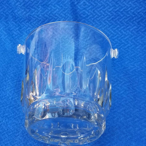 Ice bucket used in good condition