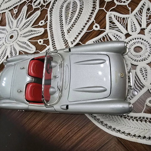 Corvette σε κλίμακα 1:18 σαν καινούργιο