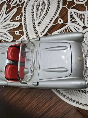 Corvette σε κλίμακα 1:18 σαν καινούργιο