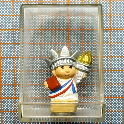 Hallmark Statue of Liberty miniature like new, collectible