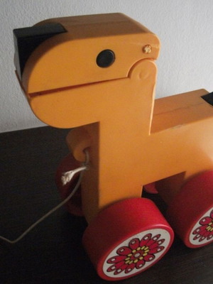 Πλαστικό αλογάκι μεταχειρισμένο δεκαετίας 1980 με κινητά μέρη