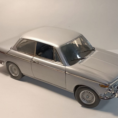 BMW 2002 tii 1/18 scale model refurbished
