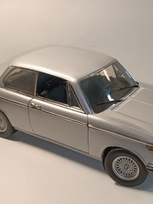BMW 2002 tii μοντέλο κλίμακας 1/18 ανακαινισμένο