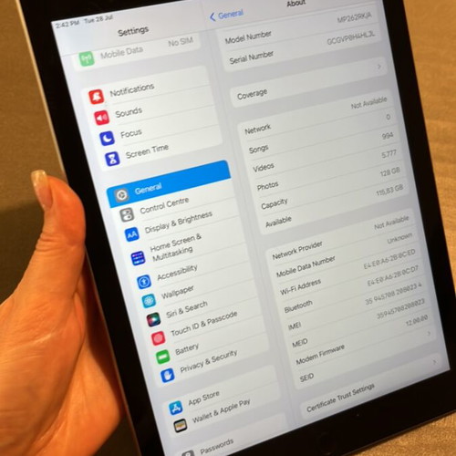 iPad 5th Generation 128GB like new