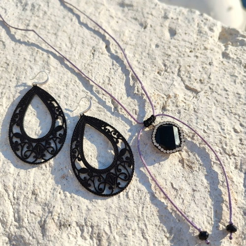 Necklace set with onyx pendant and earrings new