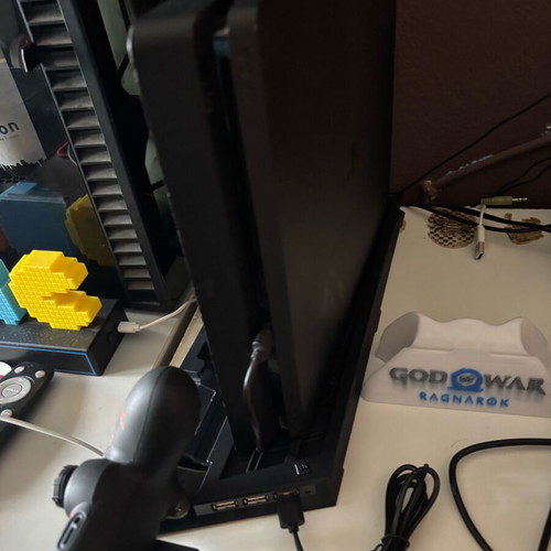PlayStation 4 used with 500GB, game, controller and stands