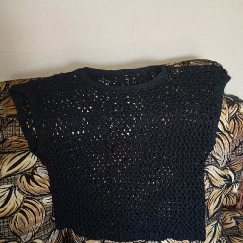 Black women's knitted retro sleeveless top with mesh pattern, like new